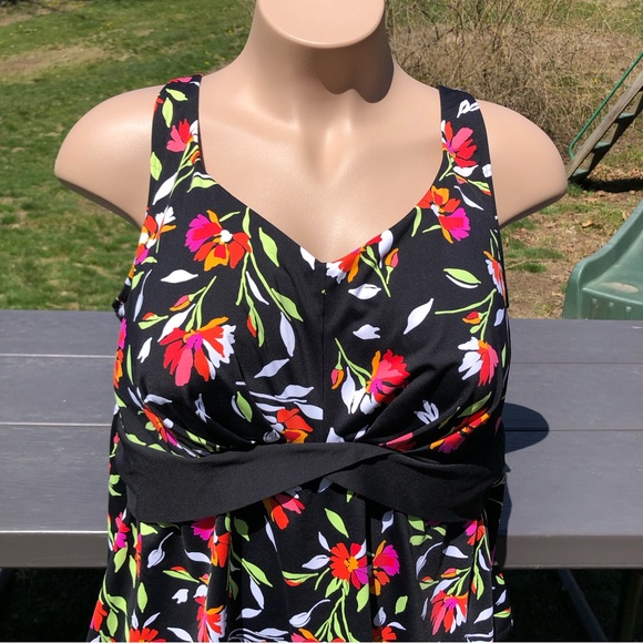Lands End Women’s Plus Swimsuit Bathing Suit Tankini Top Bright Flowers 3X - 24W - Picture 7 of 7